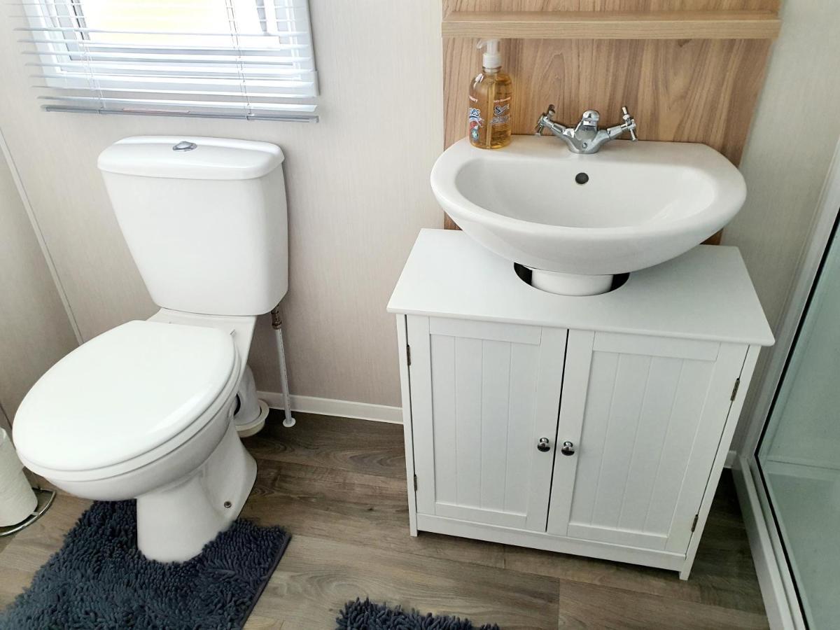 Premium Accommodation With Luxury Hot-Tub And Decking Area, Near Fantasy Island Ingoldmells Eksteriør billede