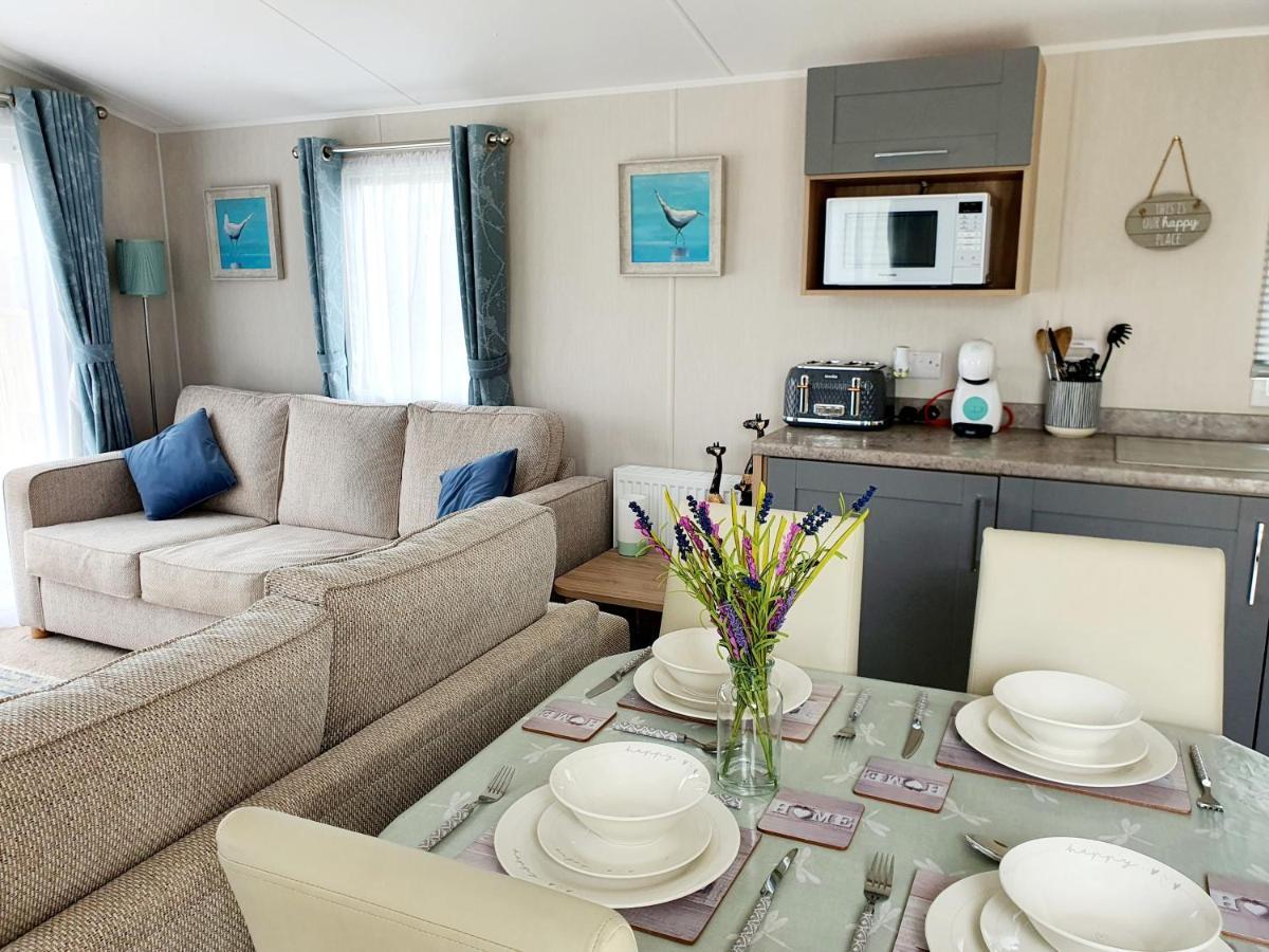 Premium Accommodation With Luxury Hot-Tub And Decking Area, Near Fantasy Island Ingoldmells Eksteriør billede