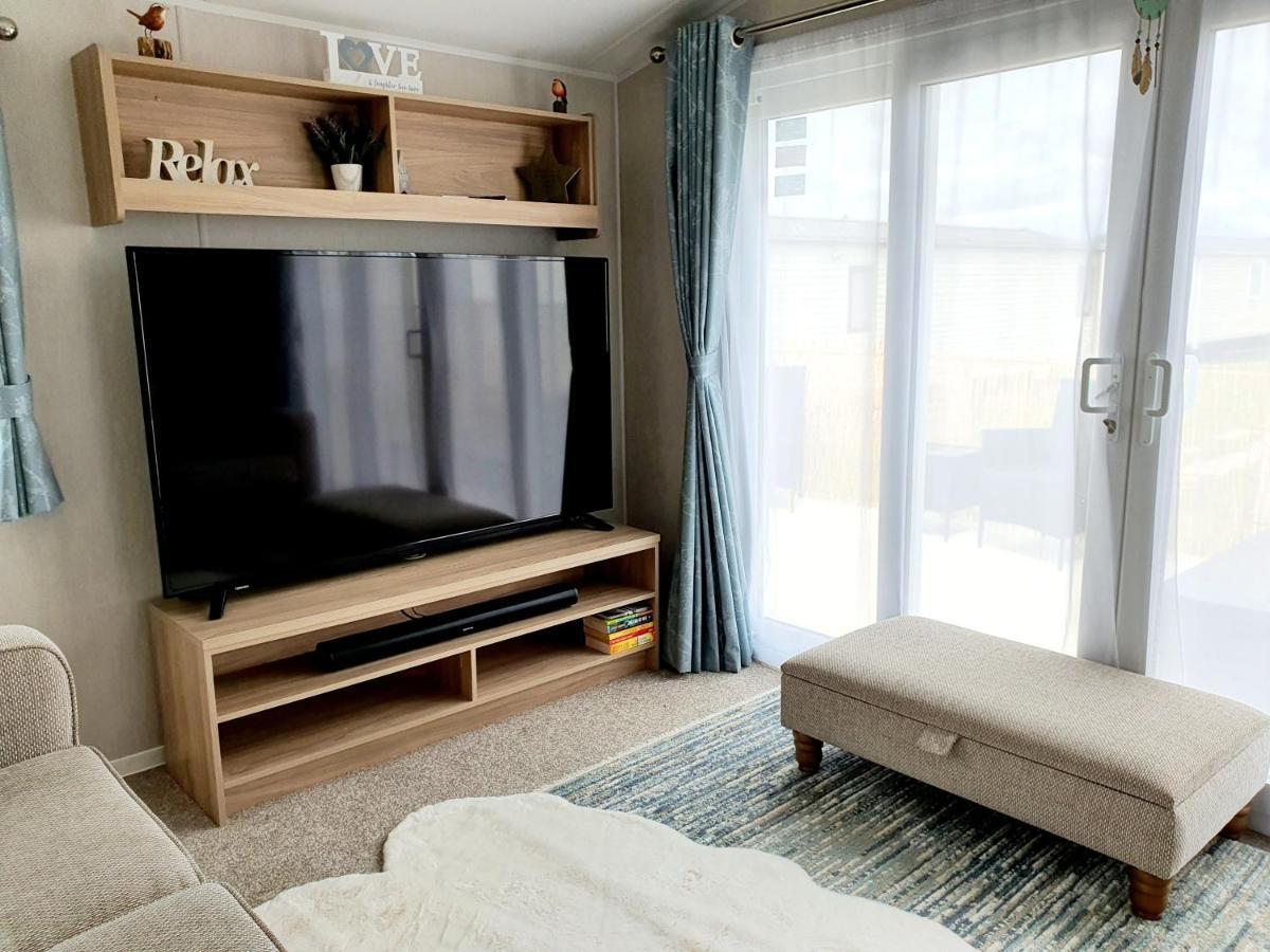 Premium Accommodation With Luxury Hot-Tub And Decking Area, Near Fantasy Island Ingoldmells Eksteriør billede