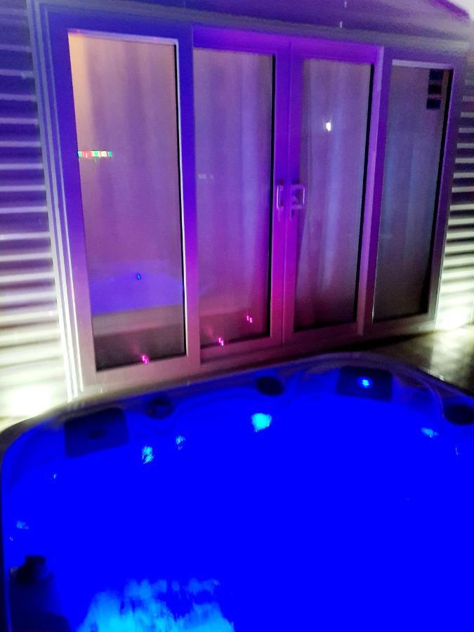 Premium Accommodation With Luxury Hot-Tub And Decking Area, Near Fantasy Island Ingoldmells Eksteriør billede