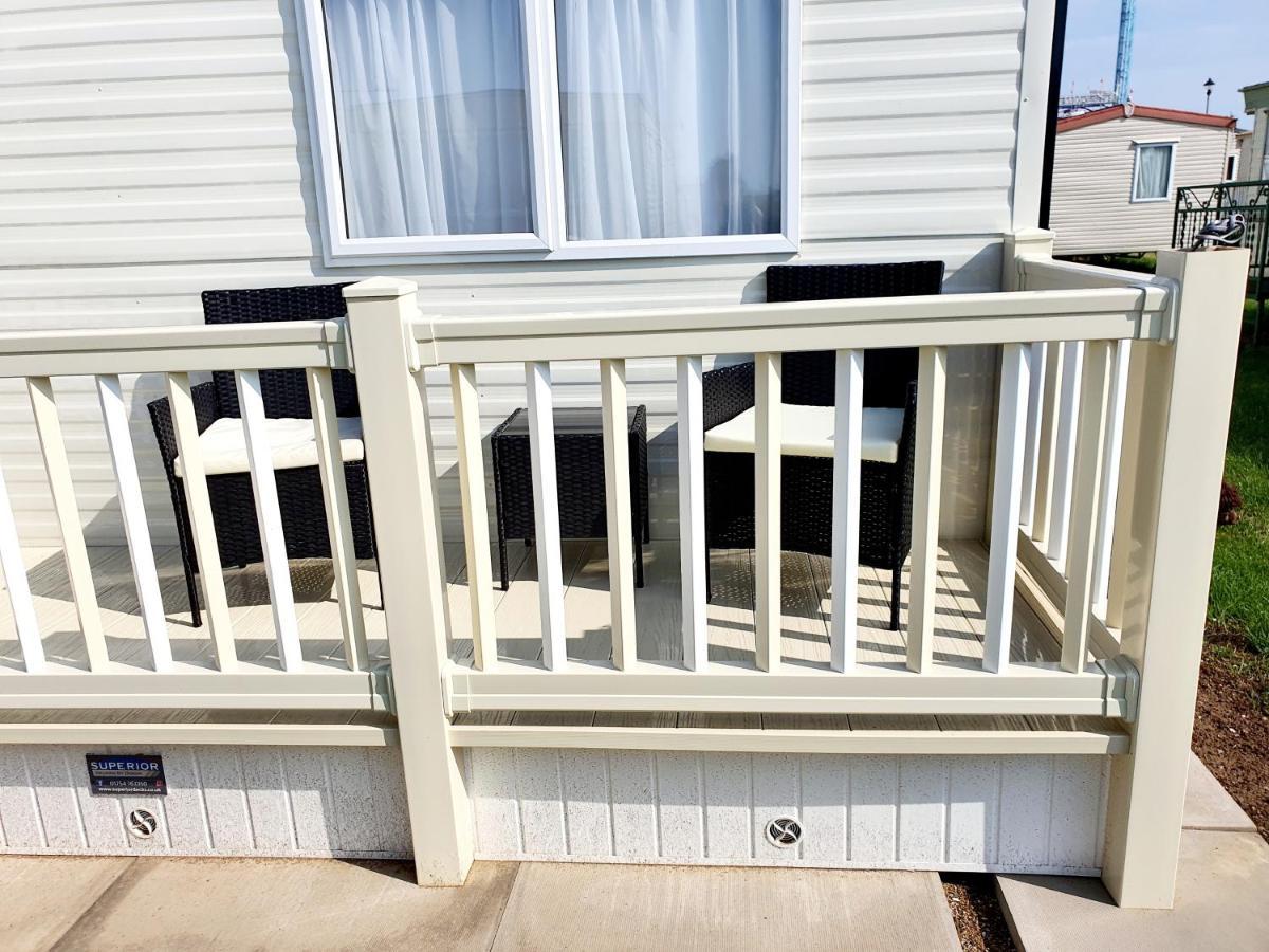 Premium Accommodation With Luxury Hot-Tub And Decking Area, Near Fantasy Island Ingoldmells Eksteriør billede