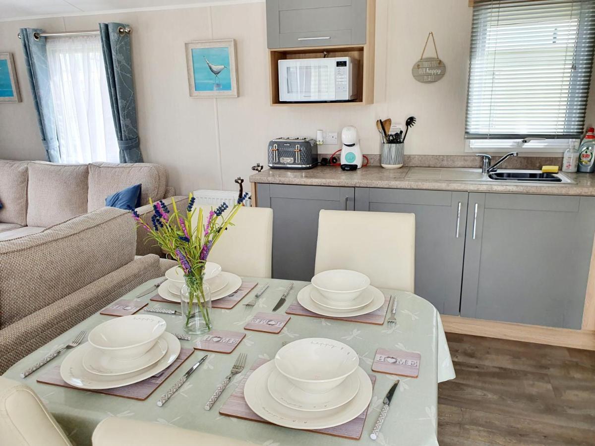 Premium Accommodation With Luxury Hot-Tub And Decking Area, Near Fantasy Island Ingoldmells Eksteriør billede