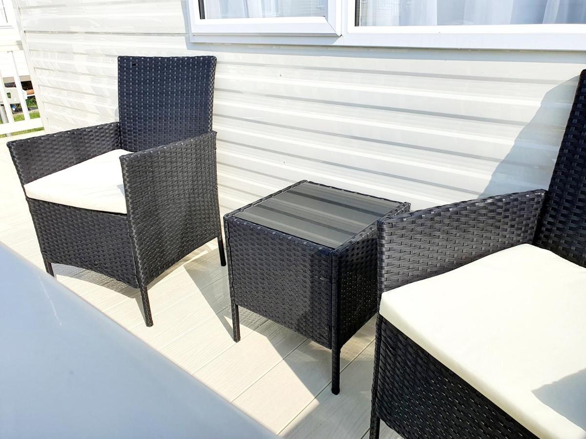 Premium Accommodation With Luxury Hot-Tub And Decking Area, Near Fantasy Island Ingoldmells Eksteriør billede