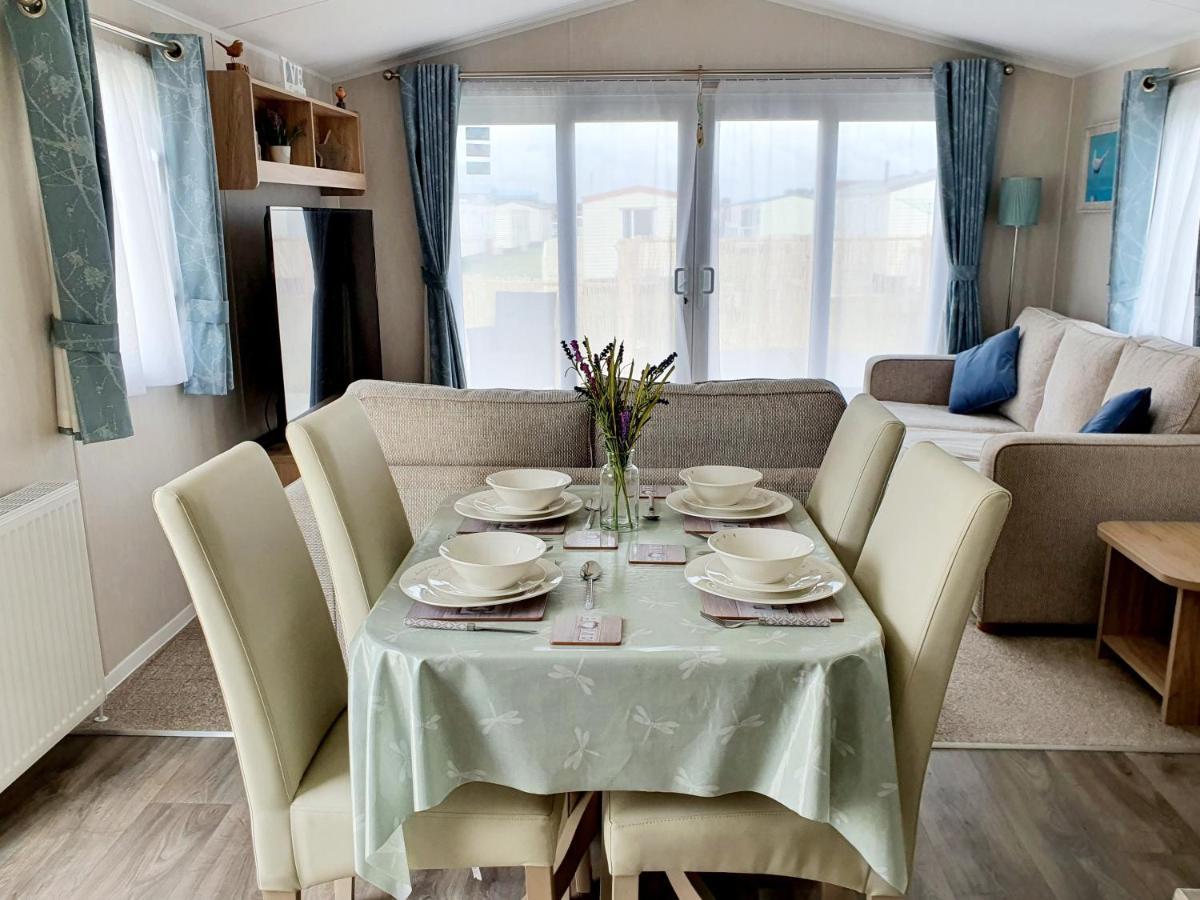 Premium Accommodation With Luxury Hot-Tub And Decking Area, Near Fantasy Island Ingoldmells Eksteriør billede