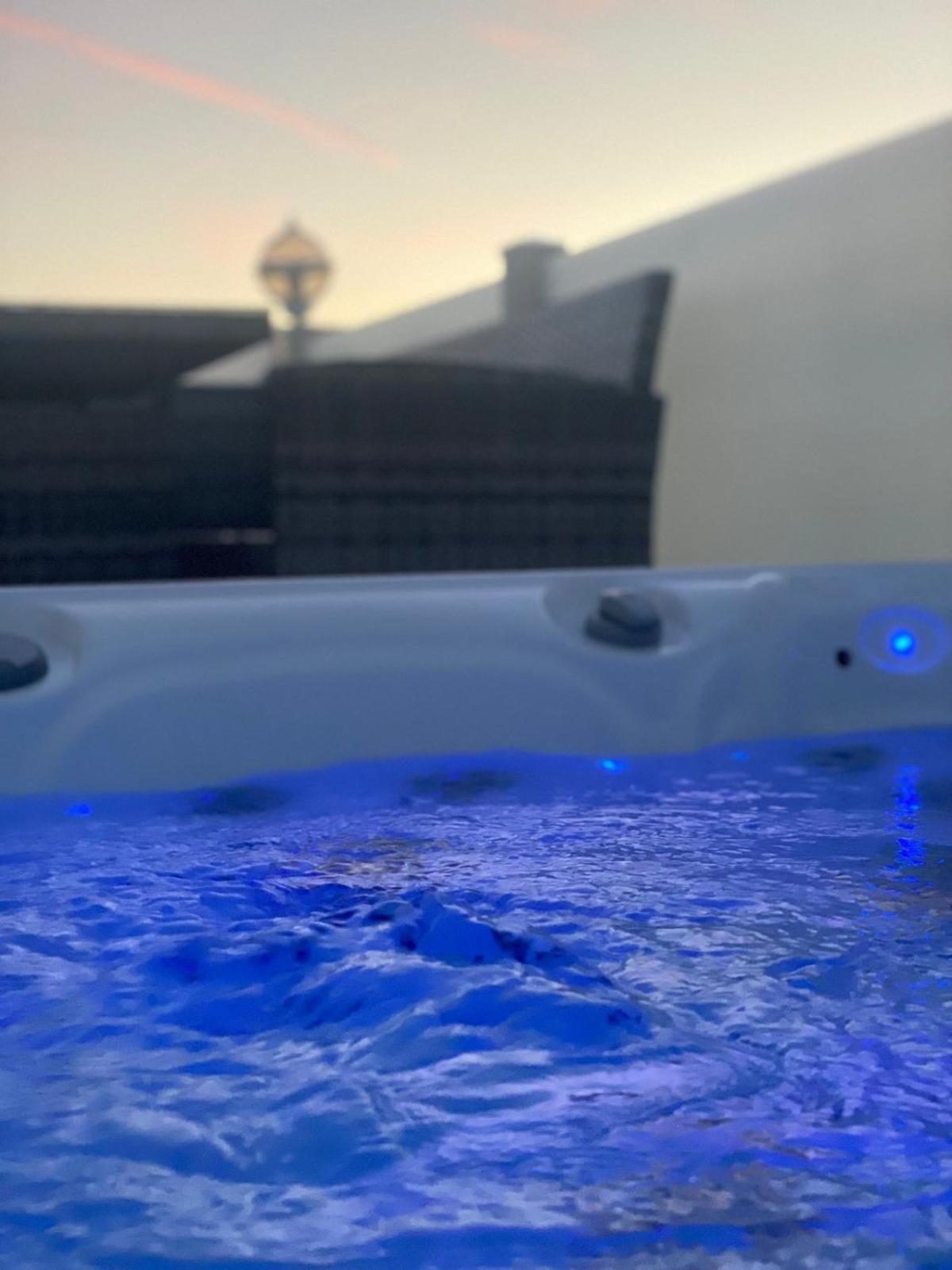 Premium Accommodation With Luxury Hot-Tub And Decking Area, Near Fantasy Island Ingoldmells Eksteriør billede