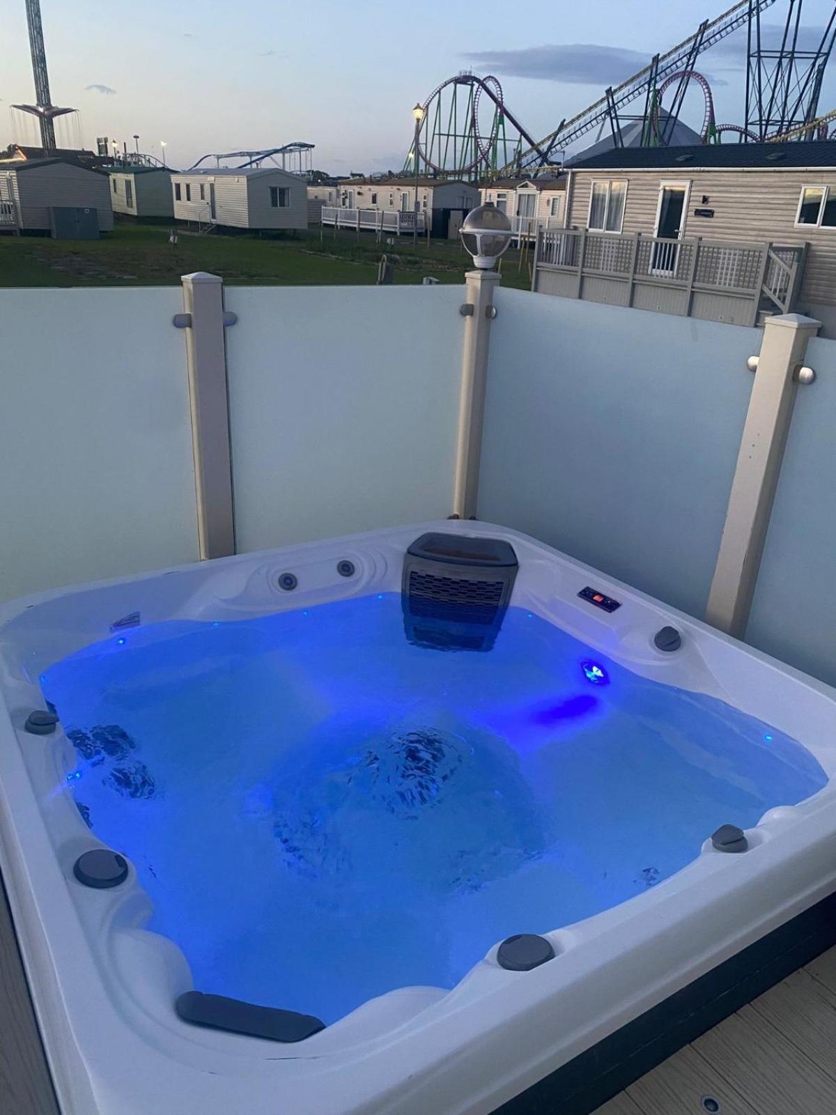 Premium Accommodation With Luxury Hot-Tub And Decking Area, Near Fantasy Island Ingoldmells Eksteriør billede