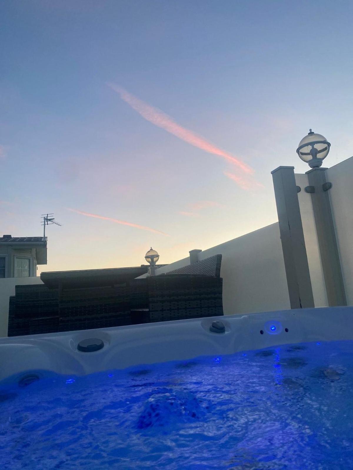 Premium Accommodation With Luxury Hot-Tub And Decking Area, Near Fantasy Island Ingoldmells Eksteriør billede
